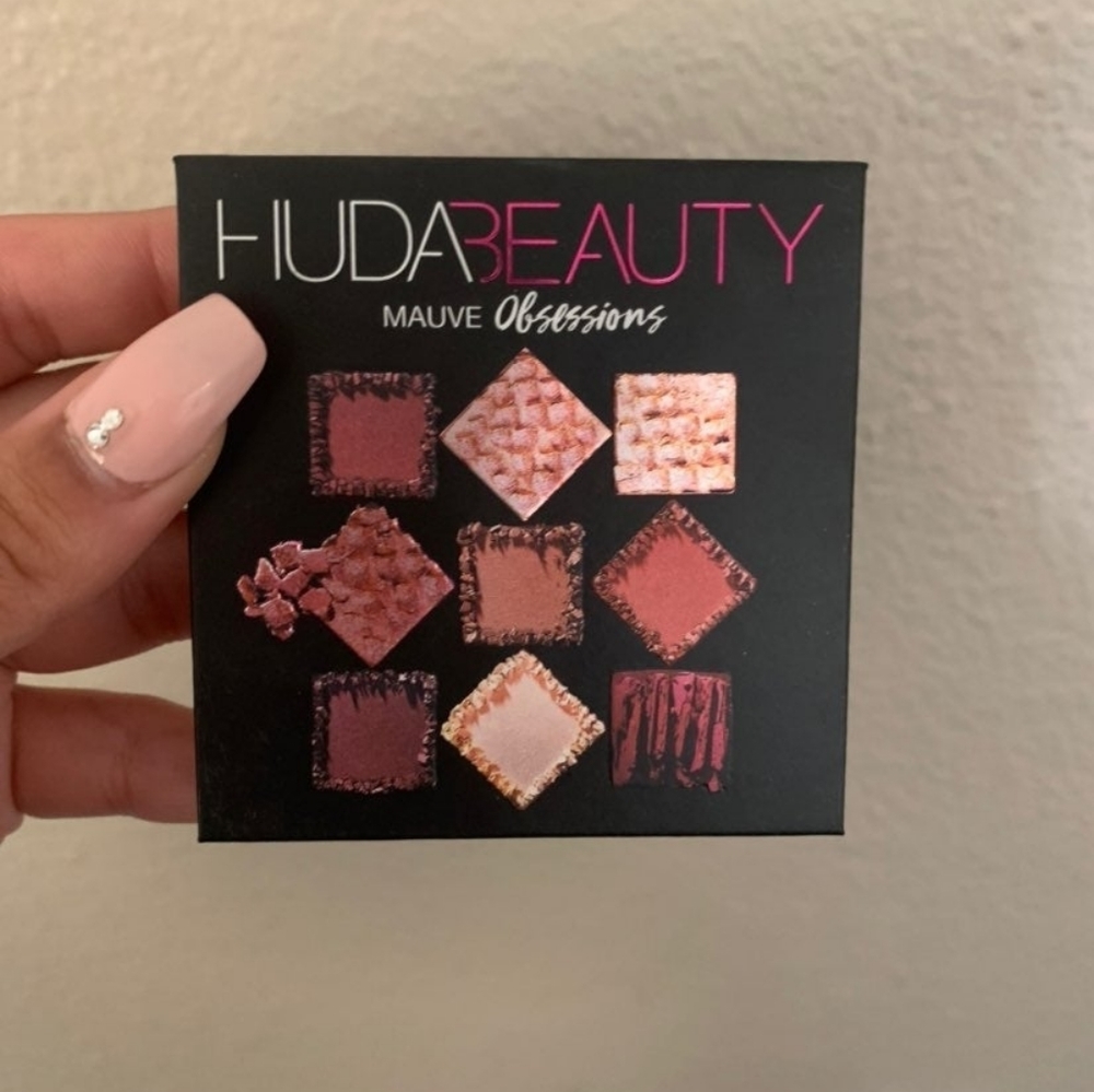 Huda beauty mauve obsession pallet